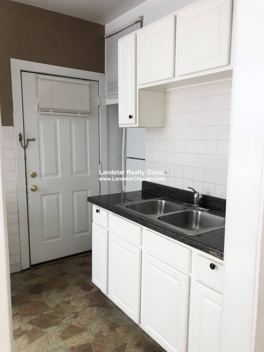 Apartment for rent at 4043 N Mozart #1E, Chicago, IL 60618