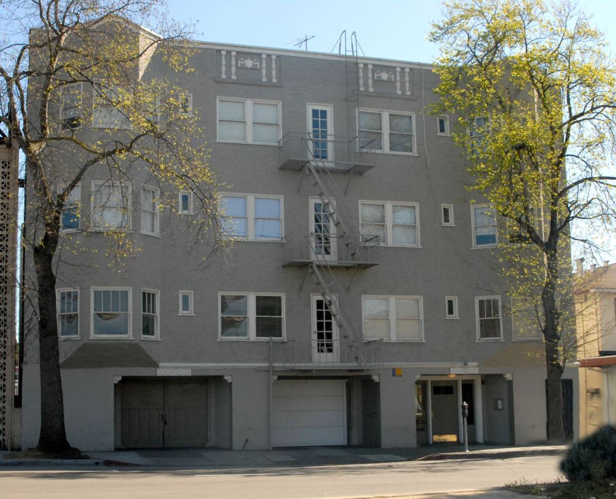 Apartment for rent at 1176 University Ave, Berkeley, CA 94702