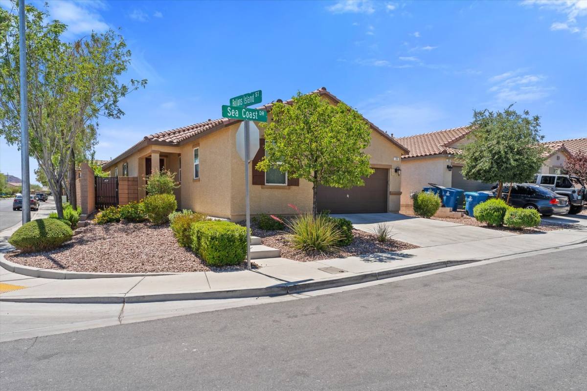 House for rent at 700 Sea Coast Dr, Henderson, NV 89002