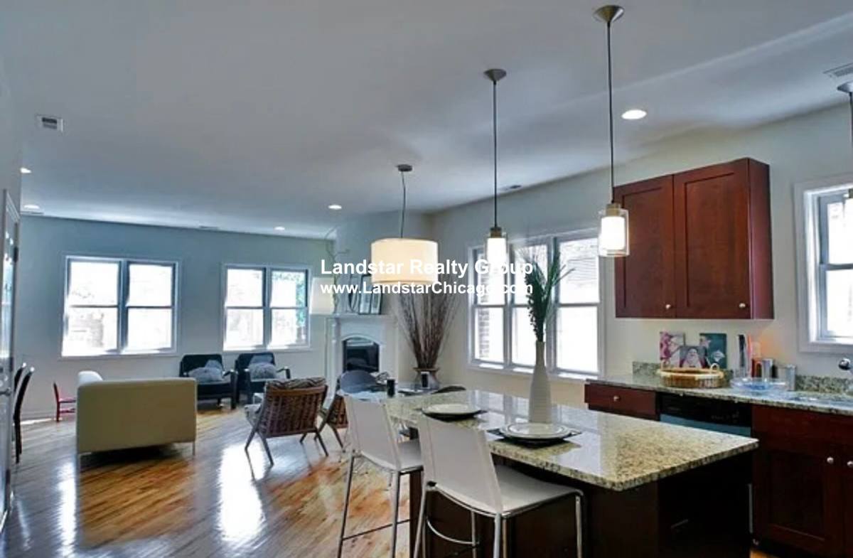Apartment for rent at 7228 N Bell Ave #3N, Chicago, IL 60645