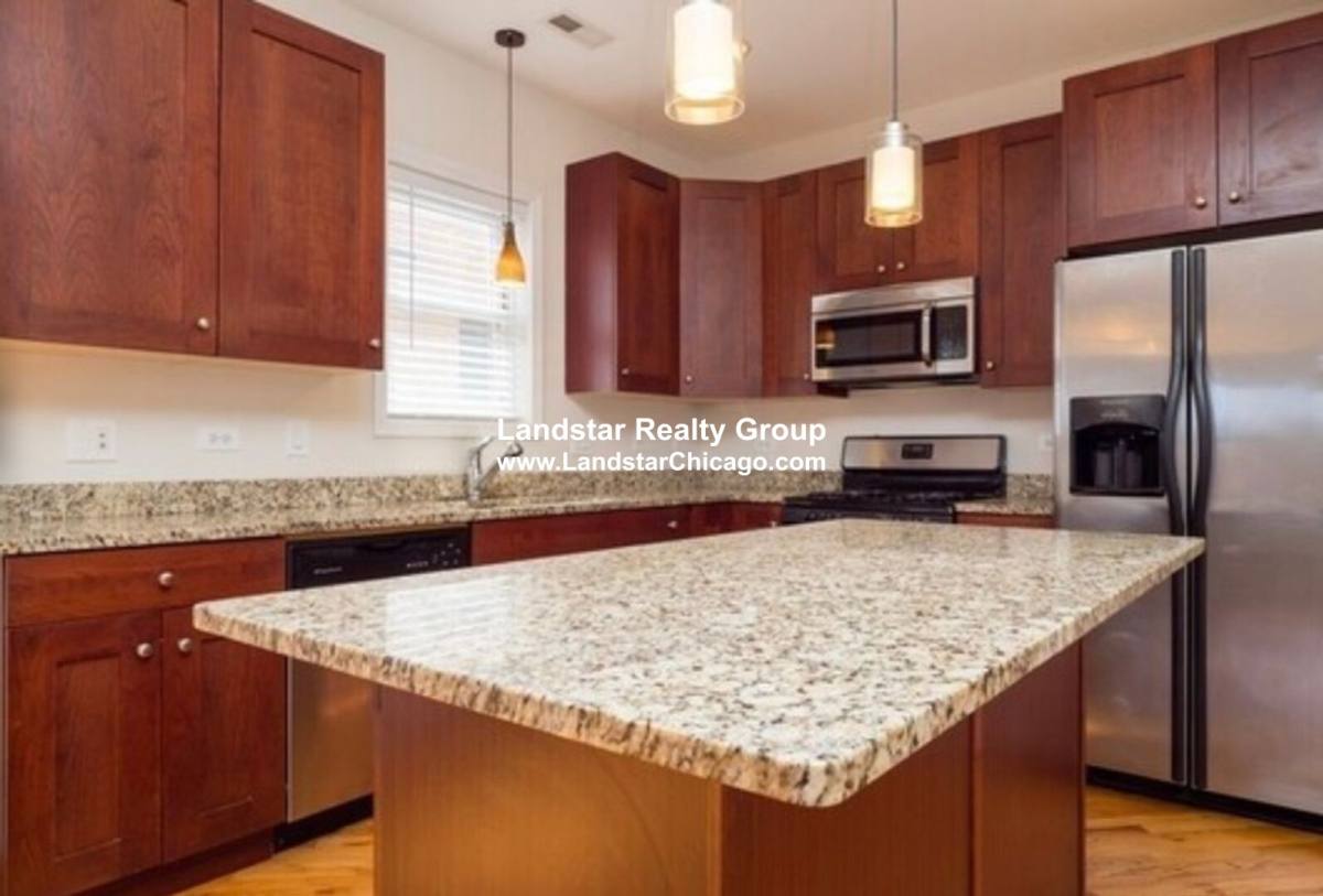 Apartment for rent at 7228 N Bell Ave #3N, Chicago, IL 60645