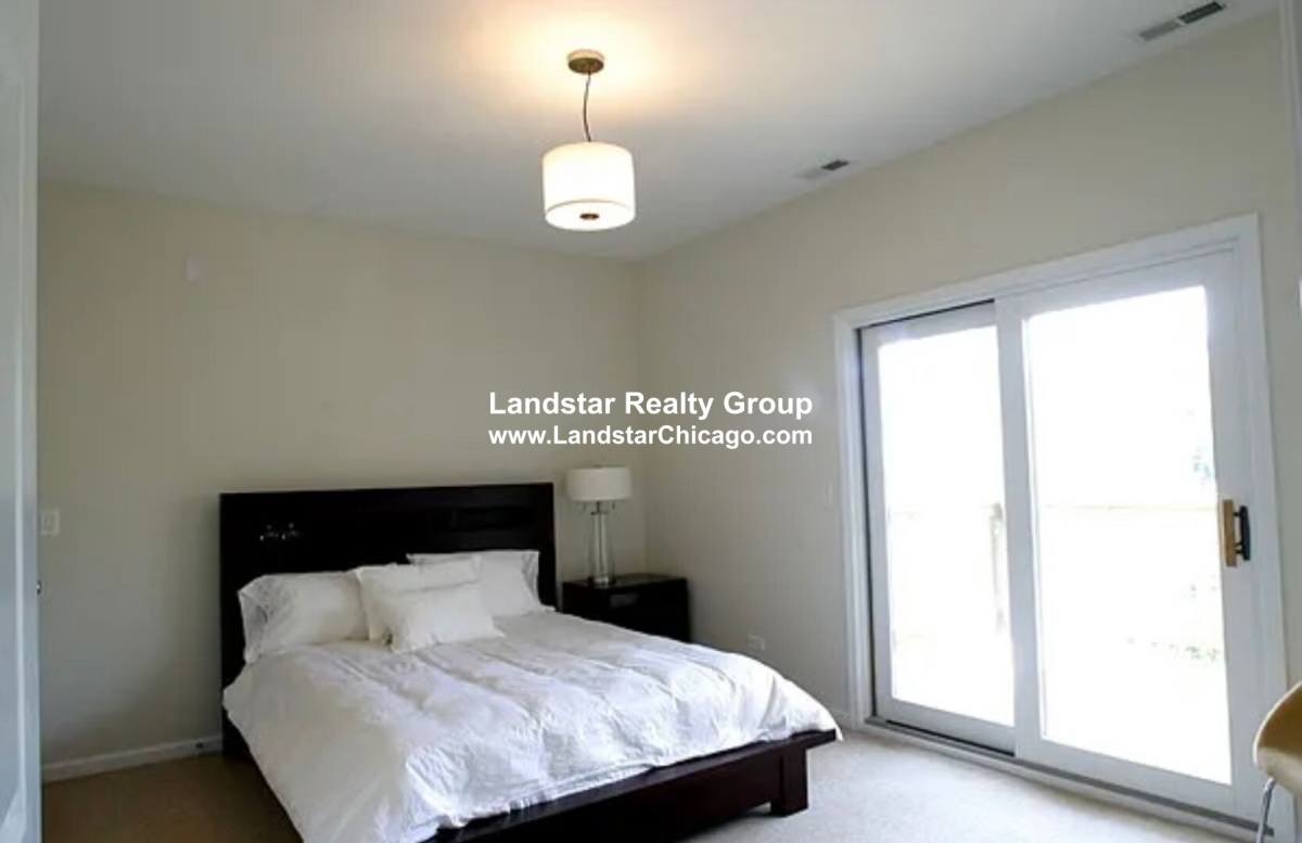 Apartment for rent at 7228 N Bell Ave #3N, Chicago, IL 60645