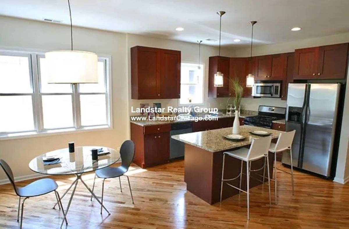 Apartment for rent at 7228 N Bell Ave #3N, Chicago, IL 60645