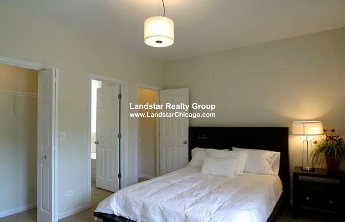 Apartment for rent at 7228 N Bell Ave #3N, Chicago, IL 60645