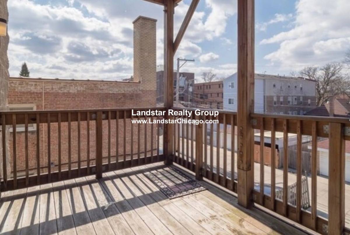 Apartment for rent at 7228 N Bell Ave #3N, Chicago, IL 60645
