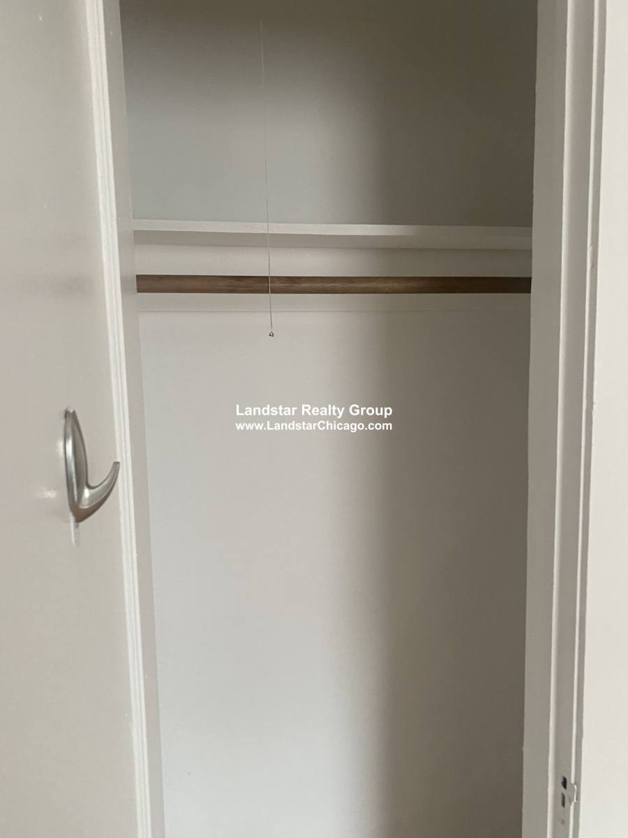 Apartment for rent at 2346 W Touhy Ave #1E, Chicago, IL 60645