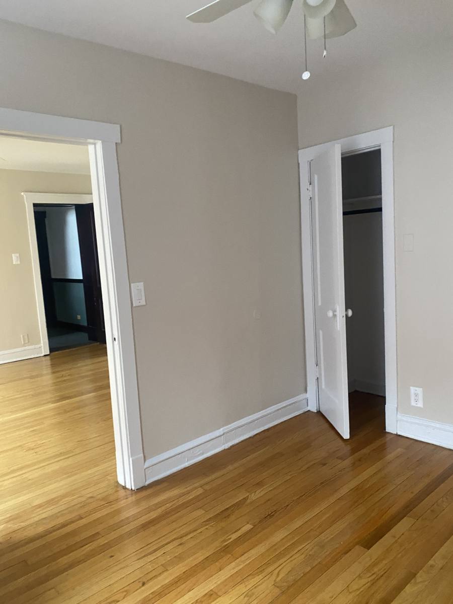 Apartment for rent at 2346 W Touhy Ave #1E, Chicago, IL 60645
