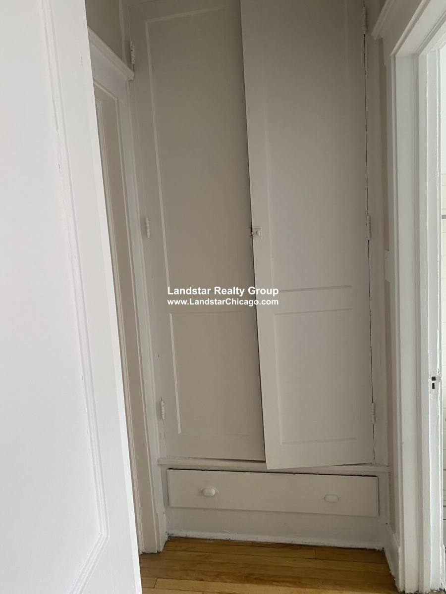 Apartment for rent at 2346 W Touhy Ave #1E, Chicago, IL 60645