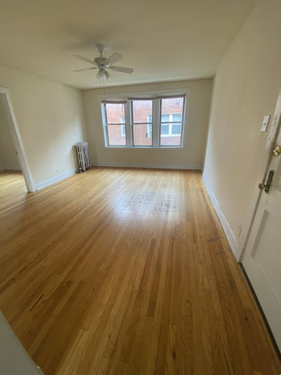 Apartment for rent at 2346 W Touhy Ave #1E, Chicago, IL 60645