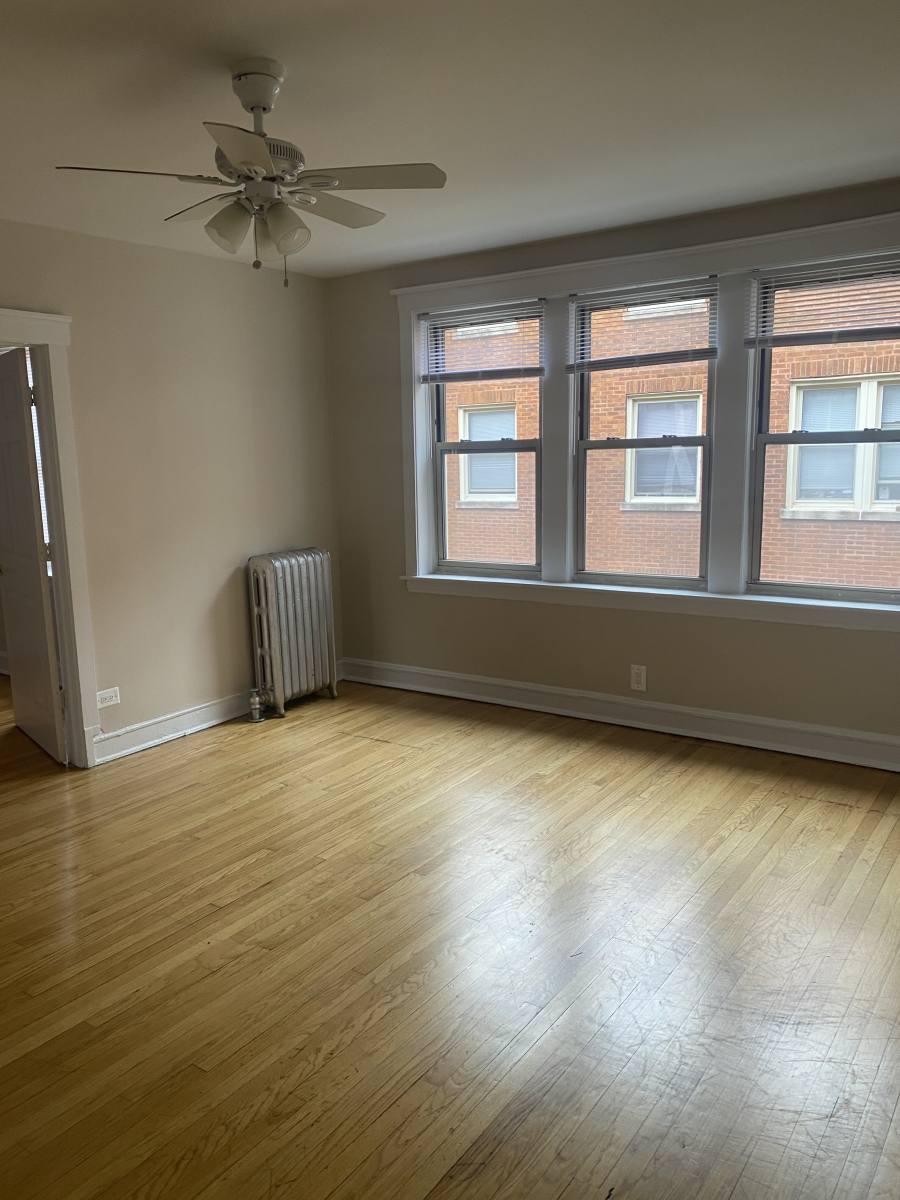 Apartment for rent at 2346 W Touhy Ave #1E, Chicago, IL 60645