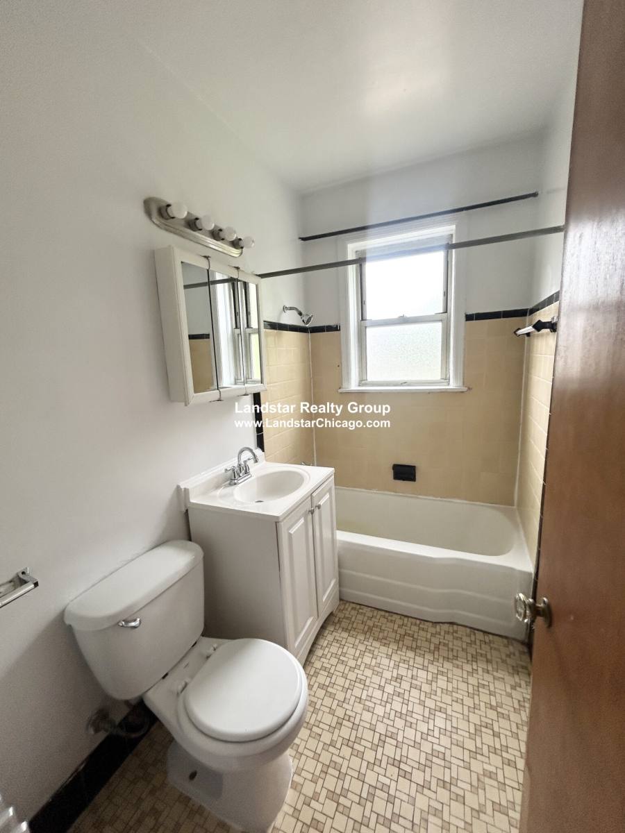 Apartment for rent at 1916 W Lunt Ave #3S, Chicago, IL 60626