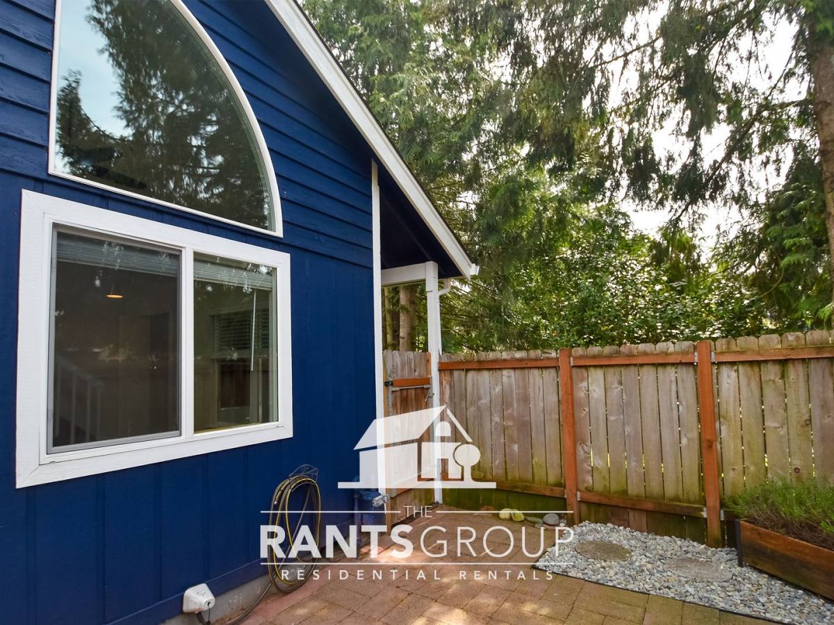 Townhouse for rent at 660 Malibu Dr SE, Lacey, WA 98503
