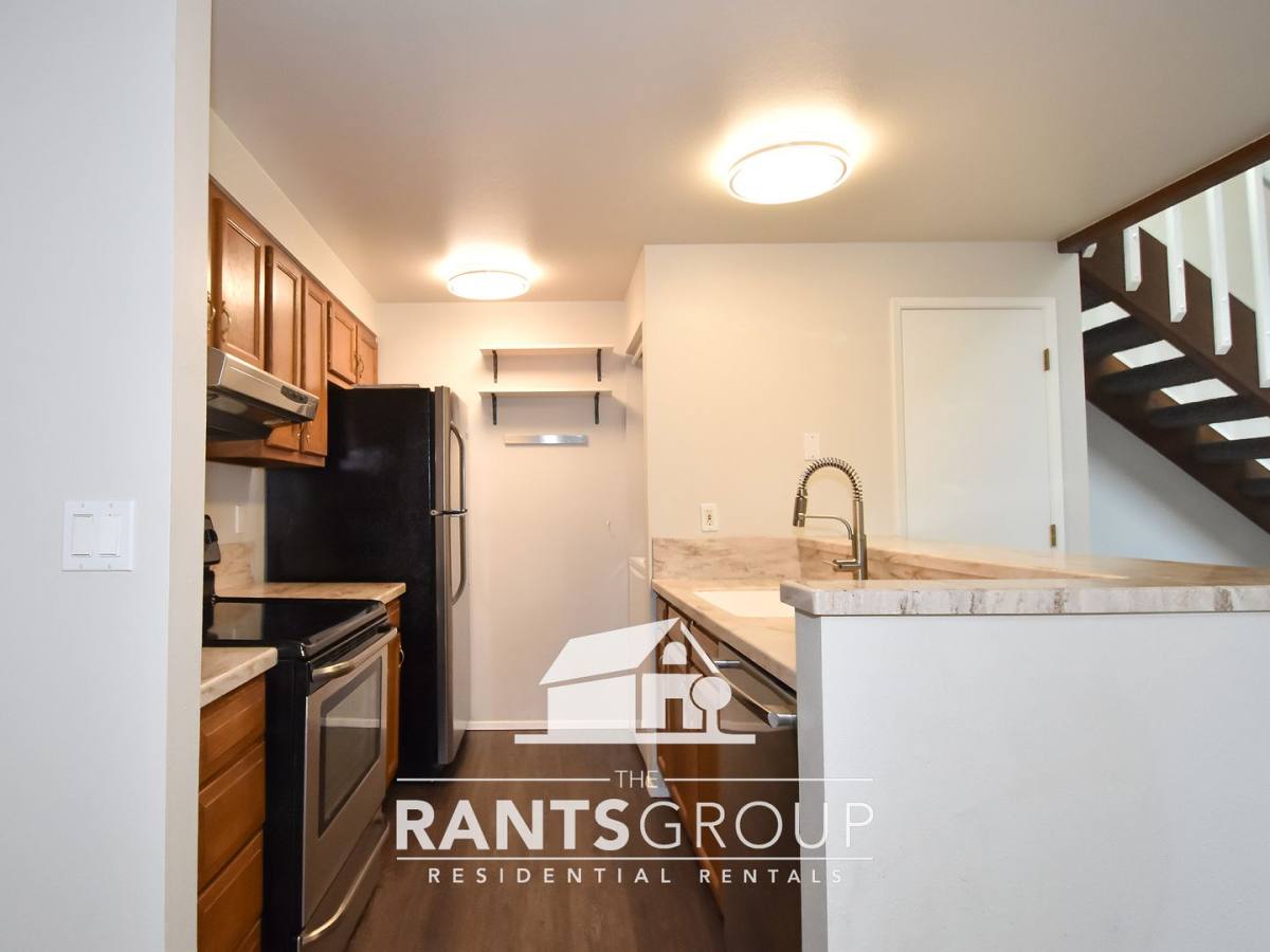 Townhouse for rent at 660 Malibu Dr SE, Lacey, WA 98503