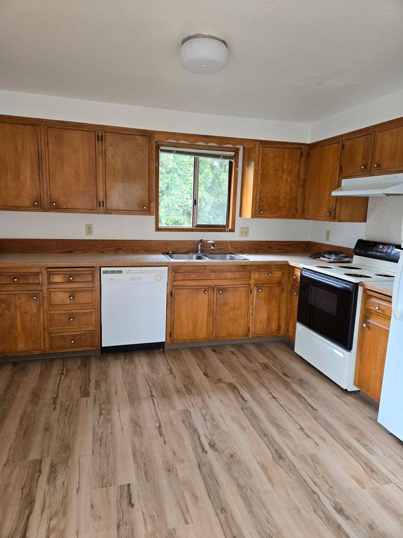 Apartment for rent at 2116-2122 Nomad Court SE, Salem, OR 97306