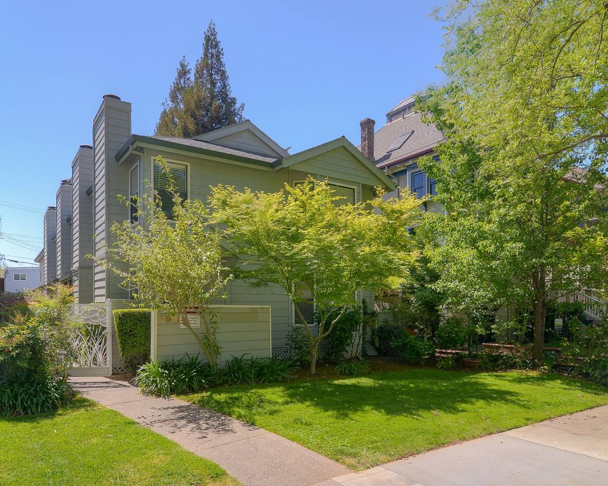 Apartment for rent at 2518 Capitol Ave, Sacramento, CA 95816