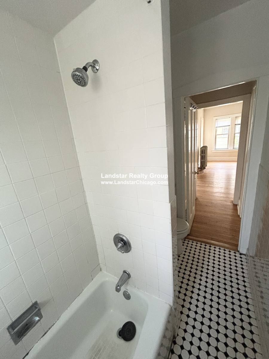 Apartment for rent at 916 Reba Place #1N, Evanston, IL 60202