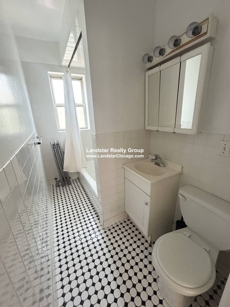 Apartment for rent at 916 Reba Place #1N, Evanston, IL 60202