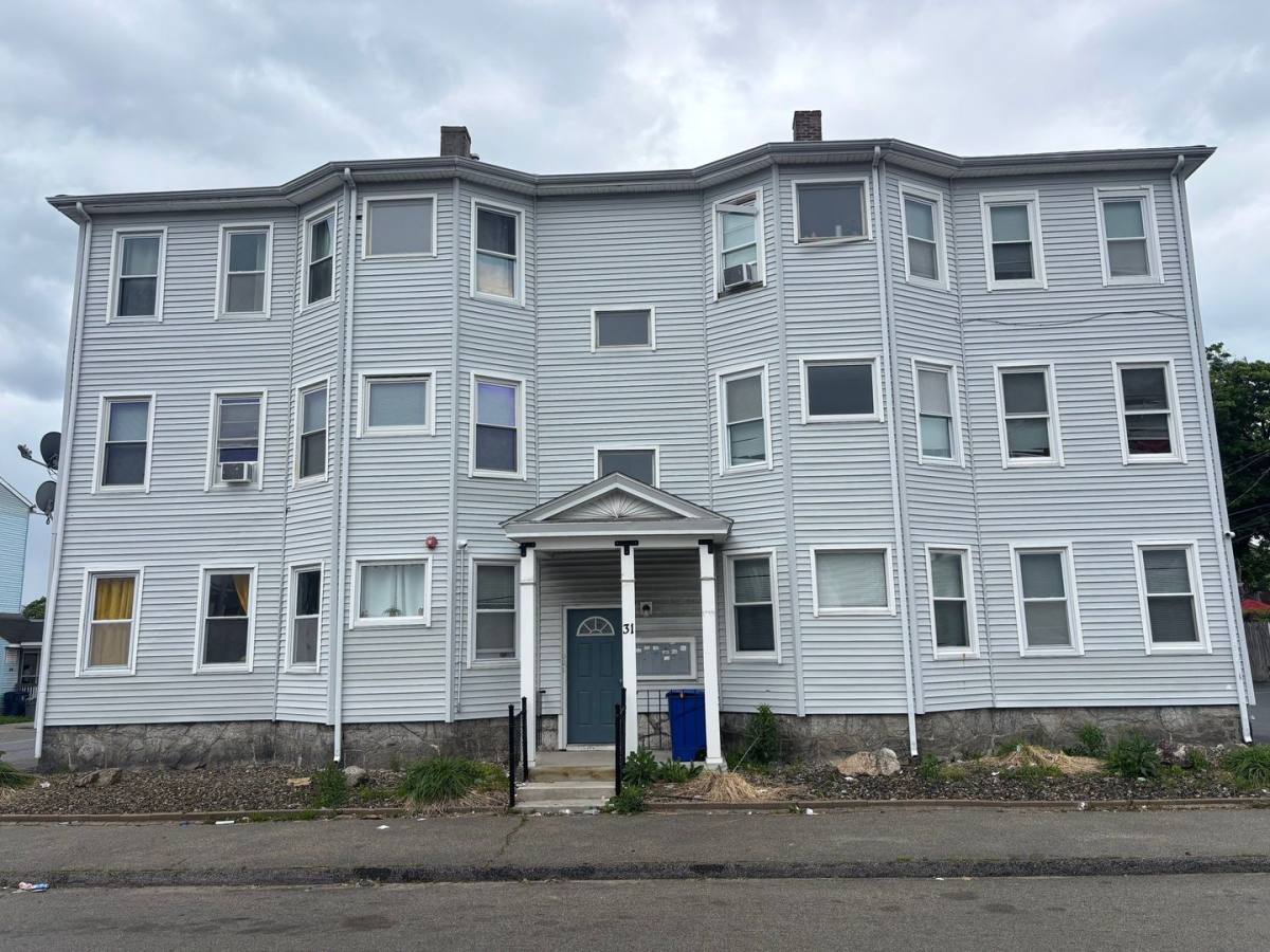 Apartment for rent at 31 S Stowell St, Worcester, MA 01604