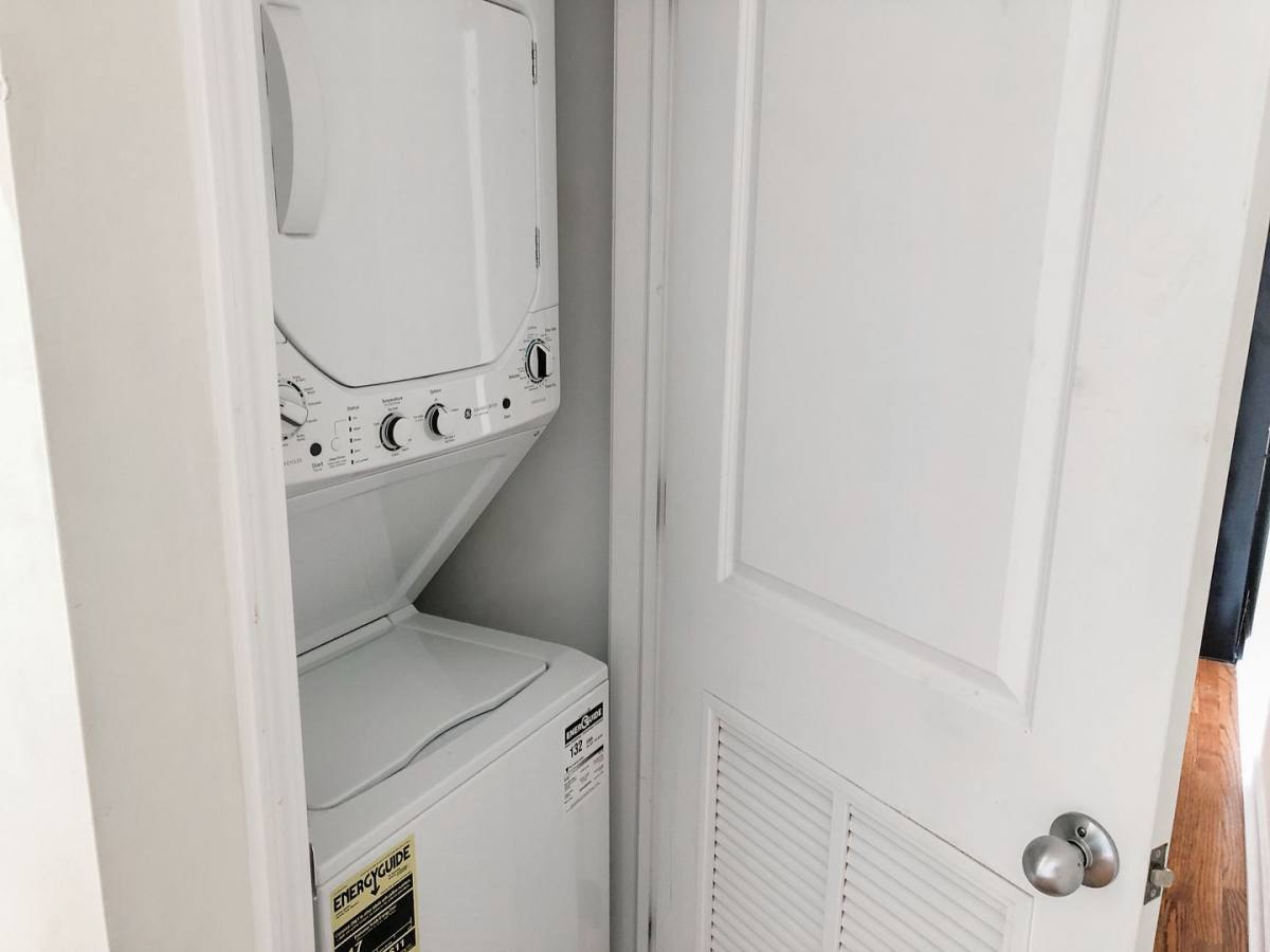 Apartment for rent at 855 W Cornelia #2W, Chicago, IL 60657