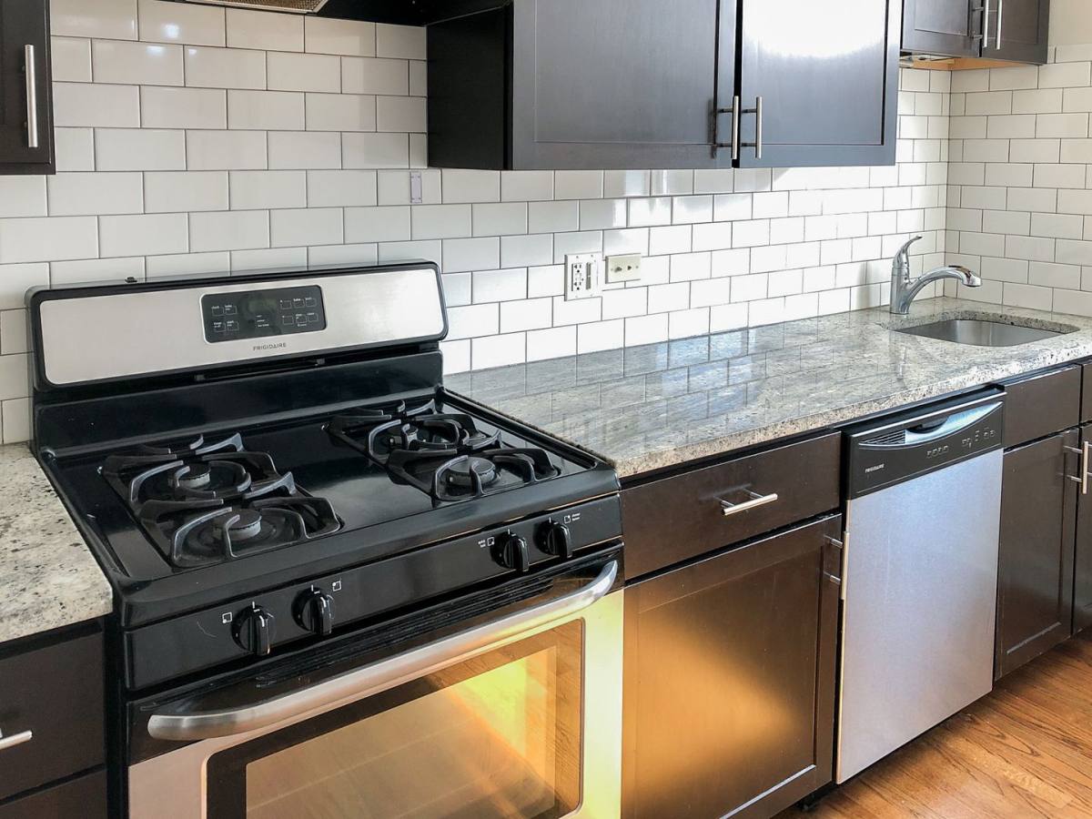Apartment for rent at 855 W Cornelia #2W, Chicago, IL 60657