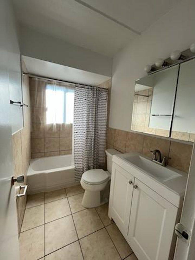 Apartment for rent at 150 E Lake St, Elmhurst, IL 60126
