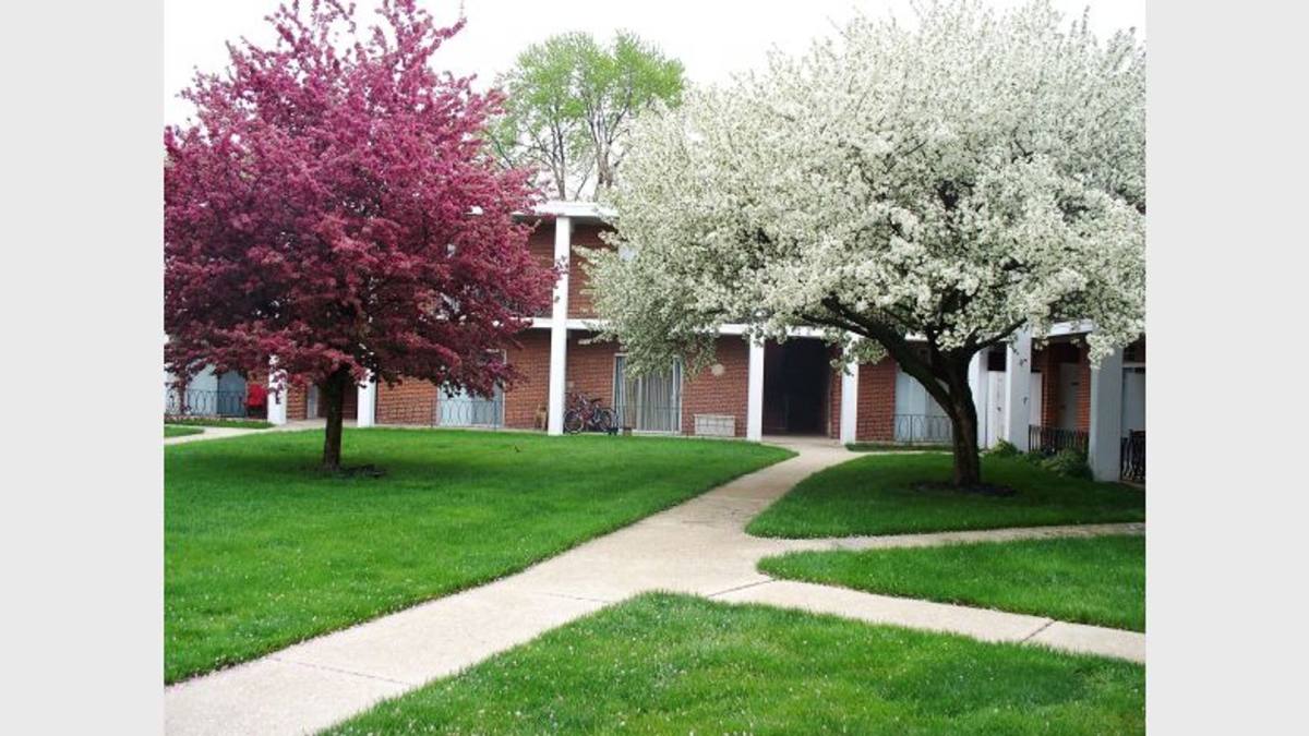 Apartment for rent at 150 E Lake St, Elmhurst, IL 60126