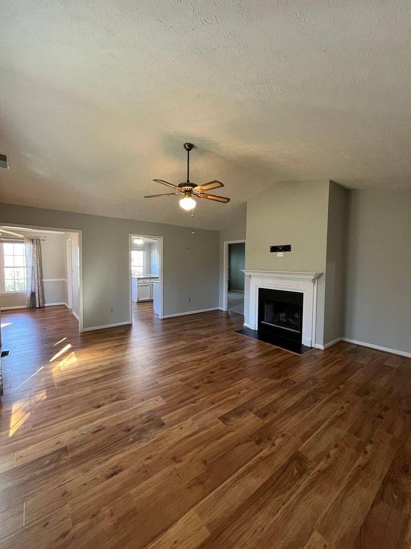 Townhouse for rent at 816 Market Place, Mauldin, SC 29662