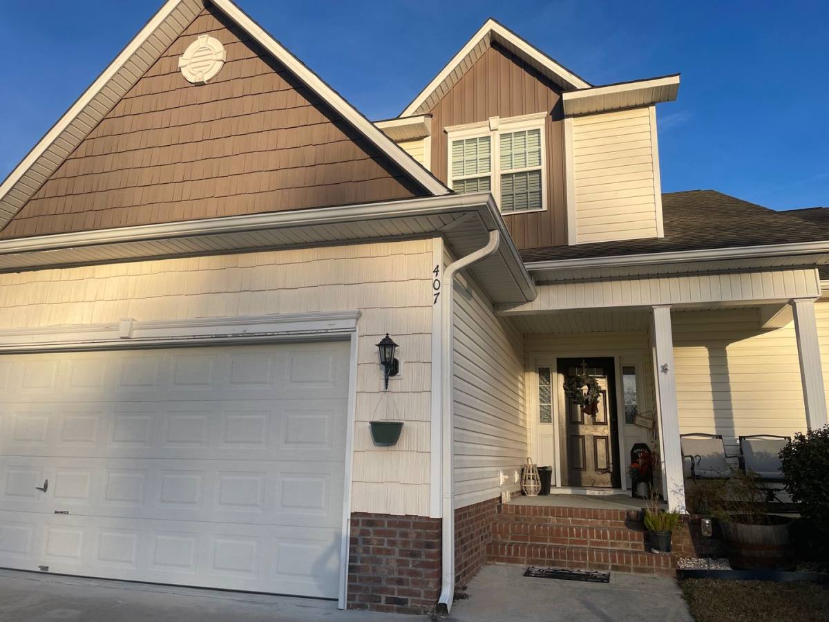 House for rent at 407 Sundown Court, Hubert, NC 28539
