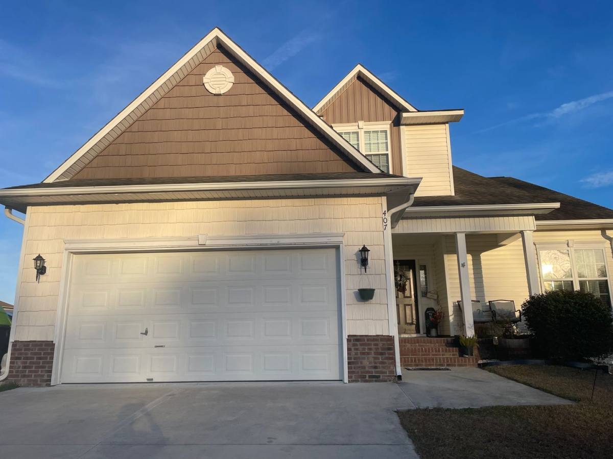 House for rent at 407 Sundown Court, Hubert, NC 28539