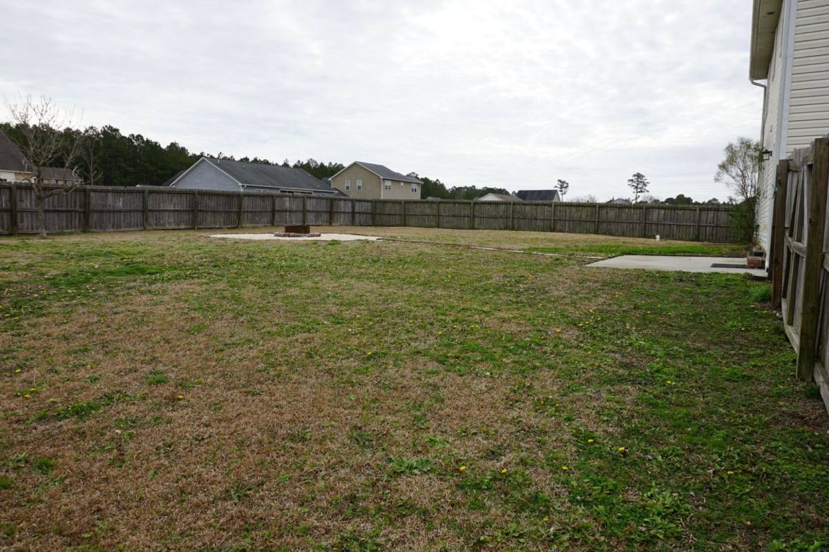 House for rent at 407 Sundown Court, Hubert, NC 28539