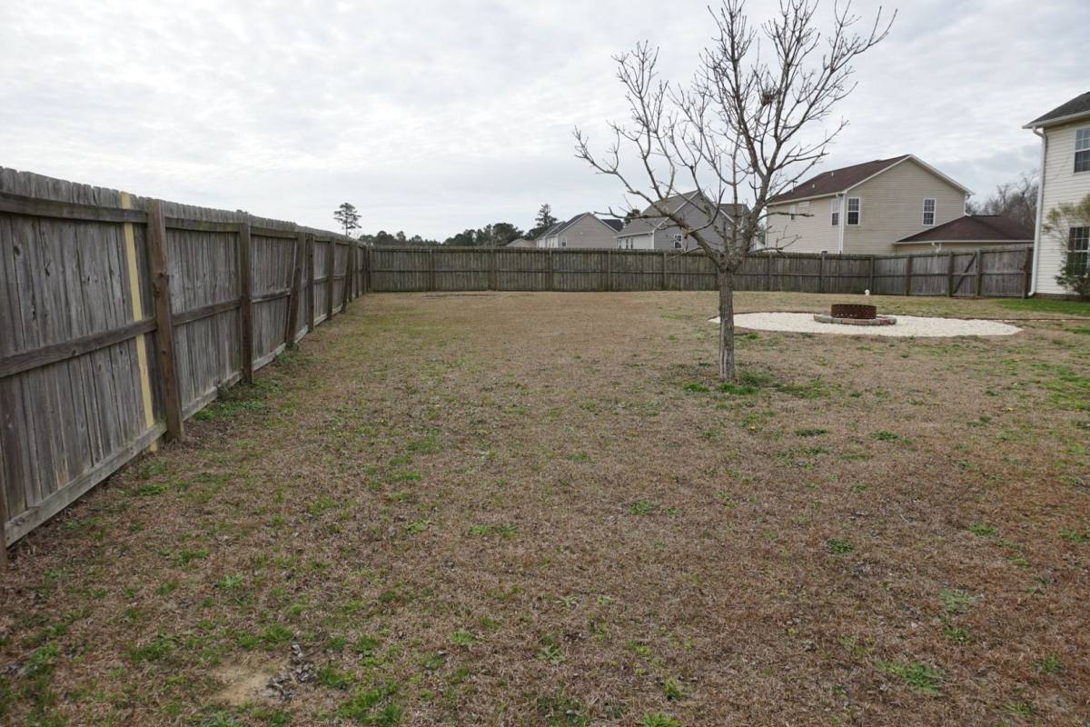 House for rent at 407 Sundown Court, Hubert, NC 28539