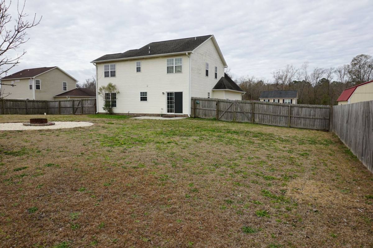 House for rent at 407 Sundown Court, Hubert, NC 28539
