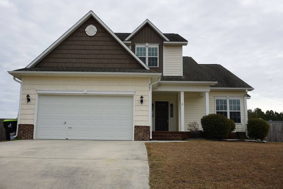 House for rent at 407 Sundown Court, Hubert, NC 28539