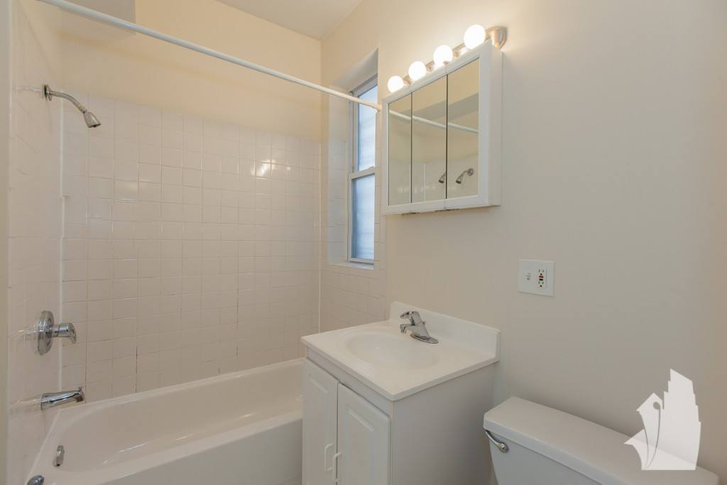 Apartment for rent at 853 W Cornelia Ave #1N, Chicago, IL 60657