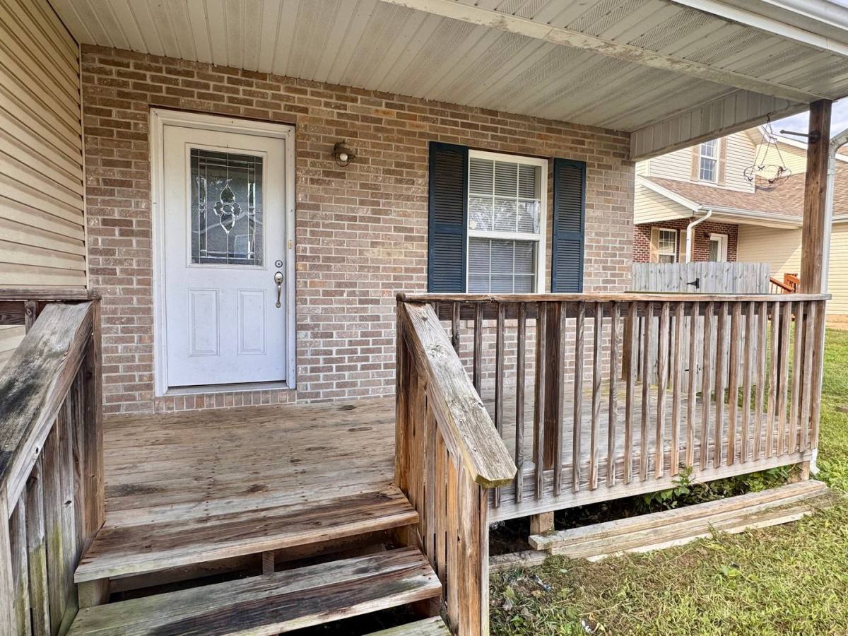 Apartment for rent at 100-102 Tarawa Terrace, Waynesville, MO 65583