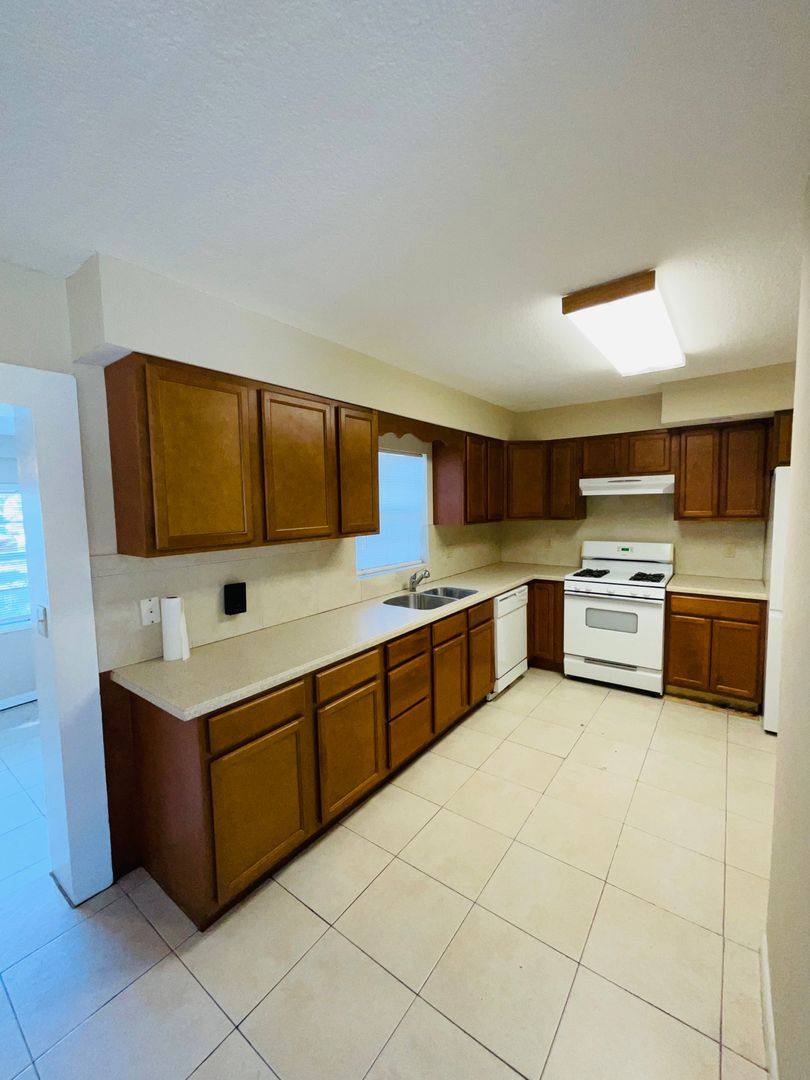 House for rent at 1701 Sunrise Blvd, Fort Pierce, FL 34950