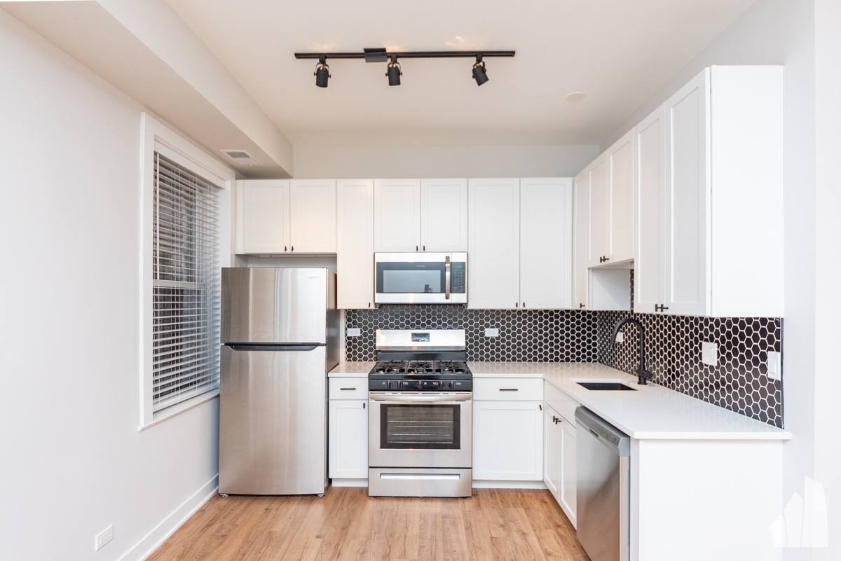 Apartment for rent at 656 W Wrightwood Ave #203, Chicago, IL 60614