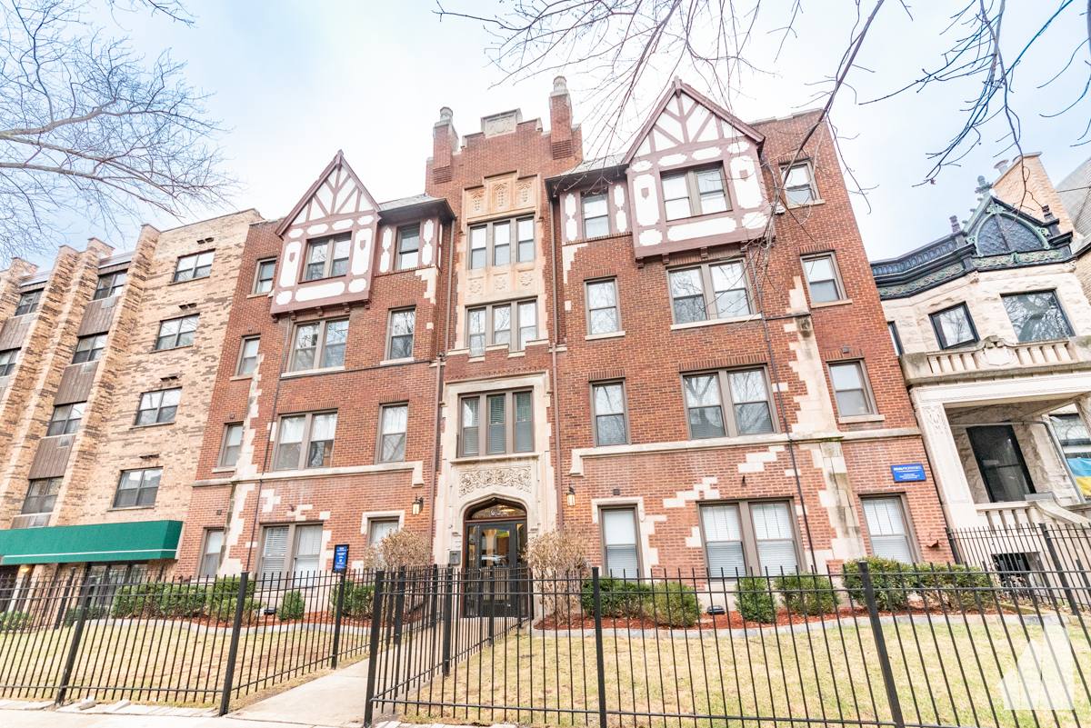 Apartment for rent at 656 W Wrightwood Ave #203, Chicago, IL 60614