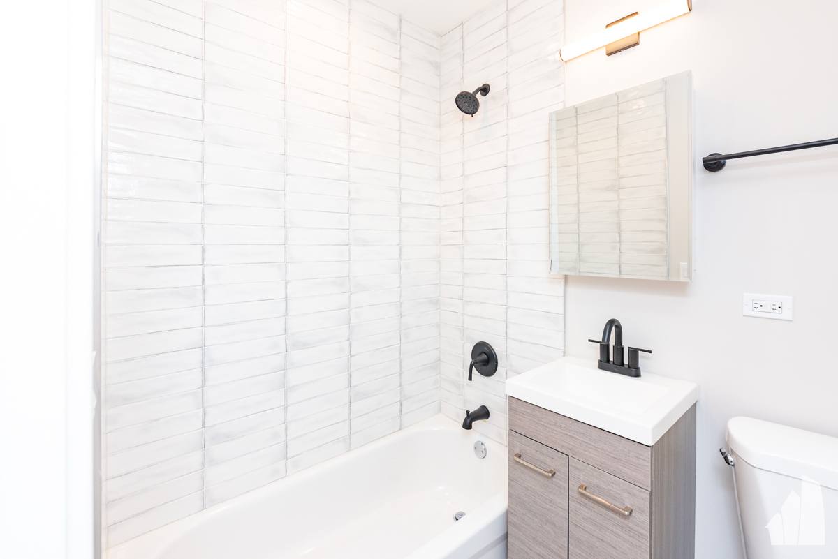 Apartment for rent at 656 W Wrightwood Ave #203, Chicago, IL 60614
