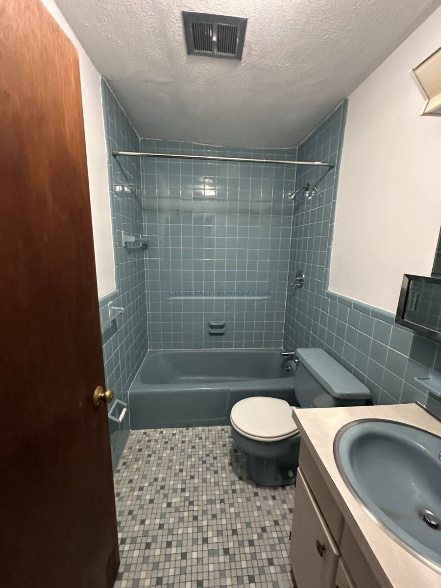 Apartment for rent at 163 Lexington #17, Auburndale, MA 02466