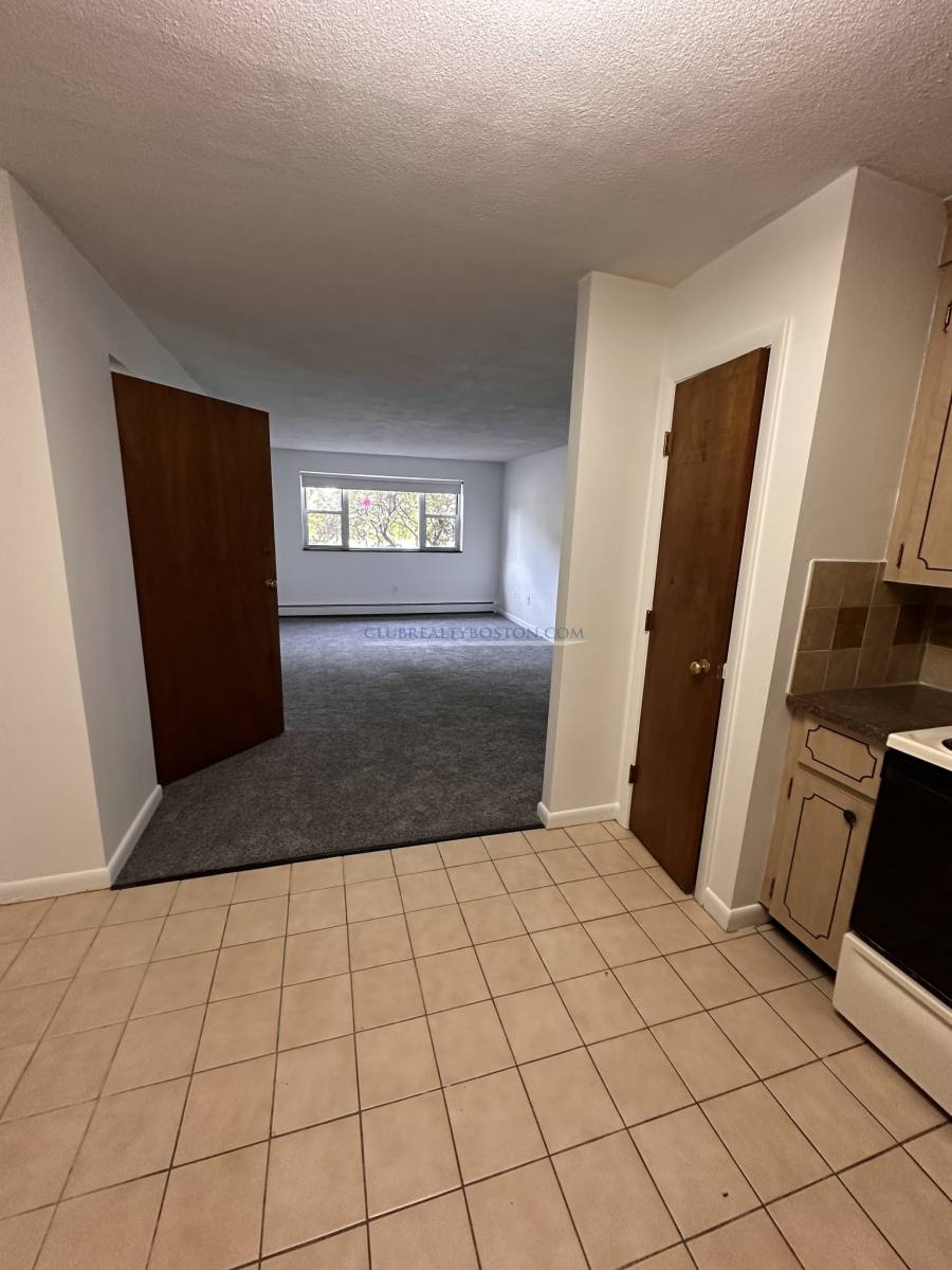Apartment for rent at 163 Lexington #17, Auburndale, MA 02466
