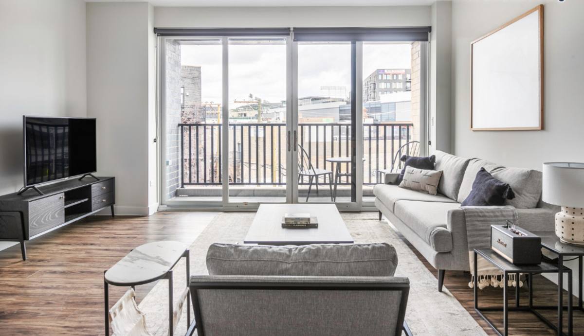 Apartment for rent at 1045 W Cornelia Ave #302, Chicago, IL 60657