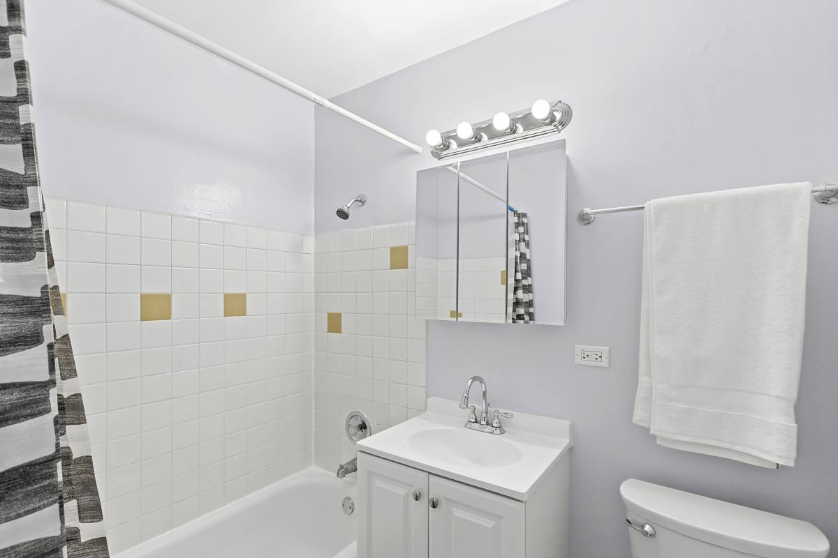 Apartment for rent at 4612 N Beacon #1C, Chicago, IL 60640