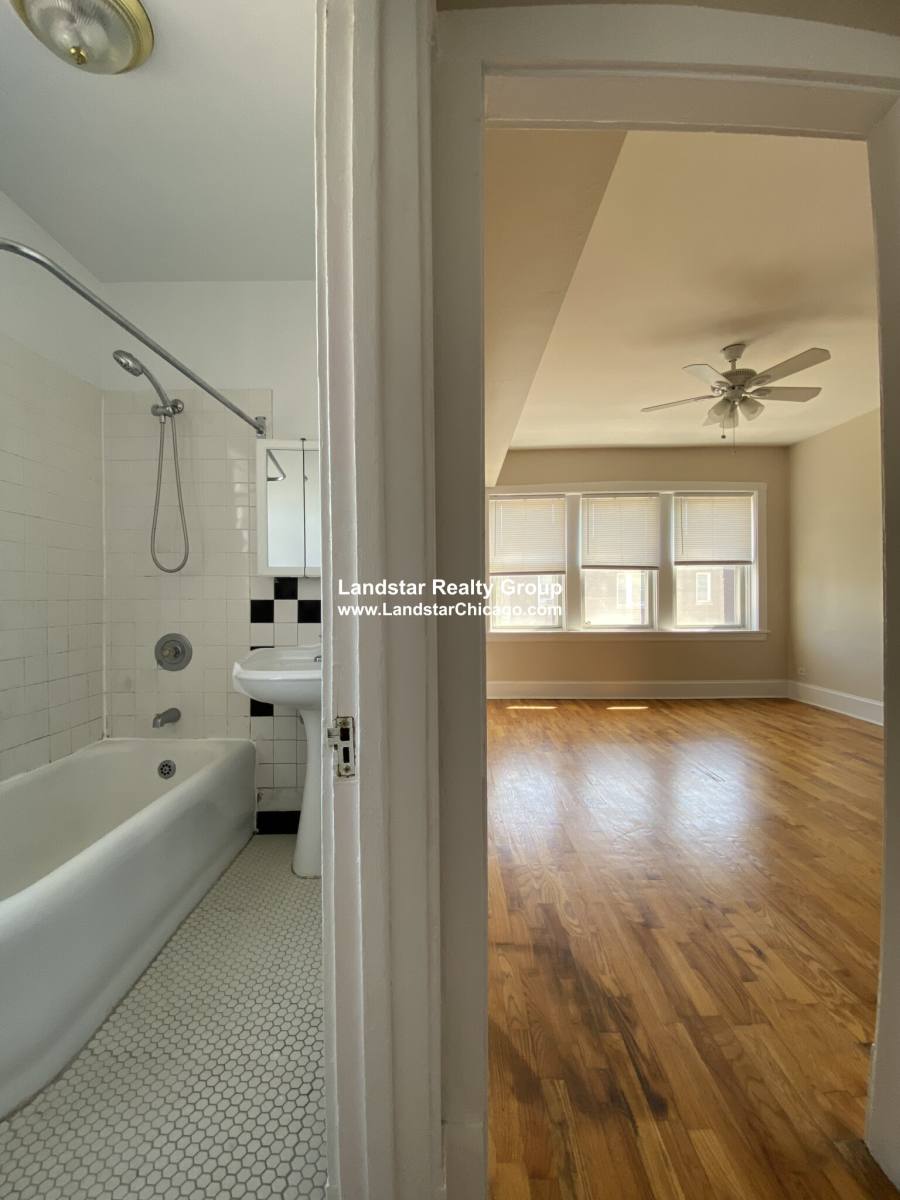 Apartment for rent at 3050 W Berteau #2, Chicago, IL 60618