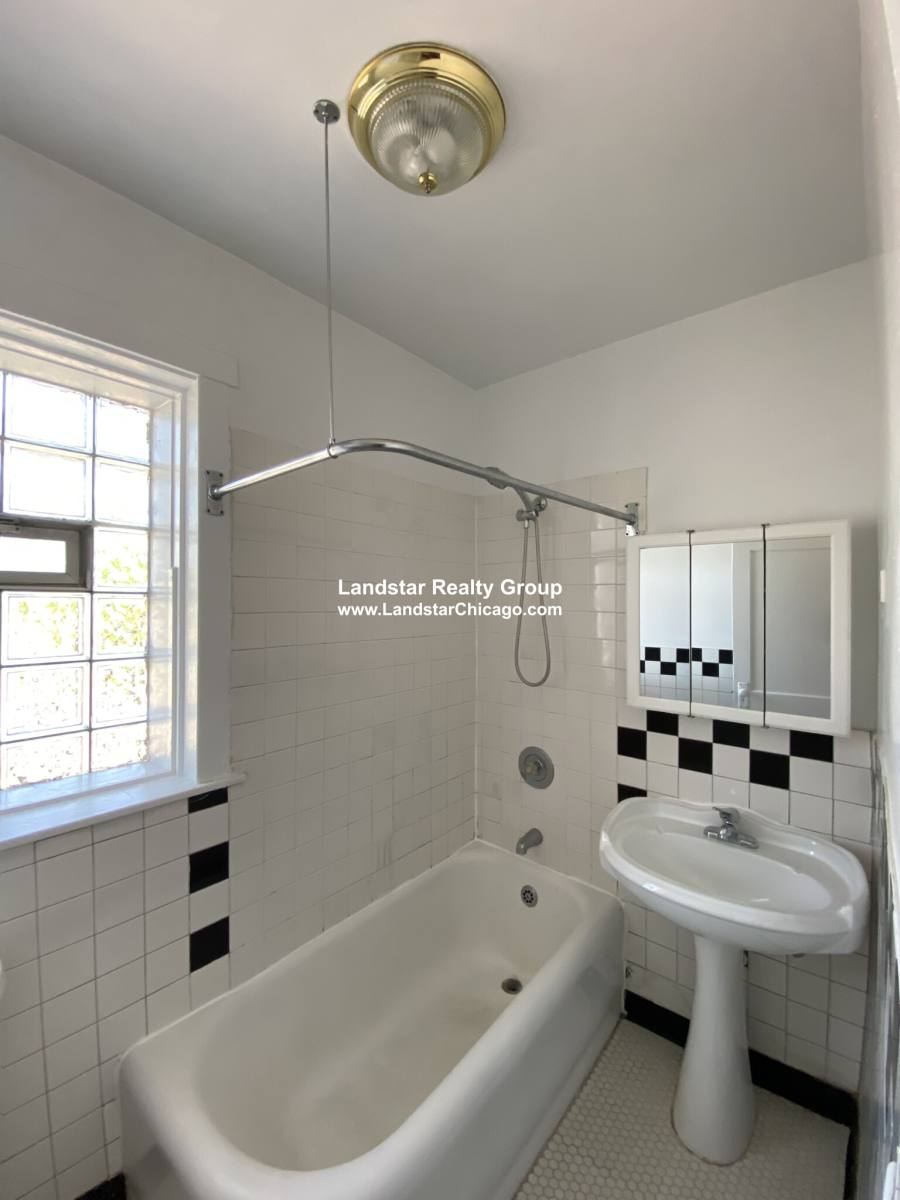 Apartment for rent at 3050 W Berteau #2, Chicago, IL 60618