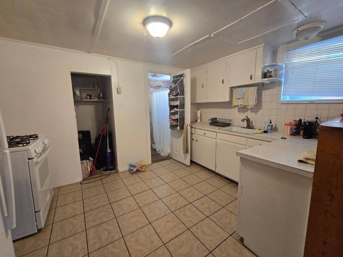 Apartment for rent at 911-915 Broadway, Boulder, CO 80302