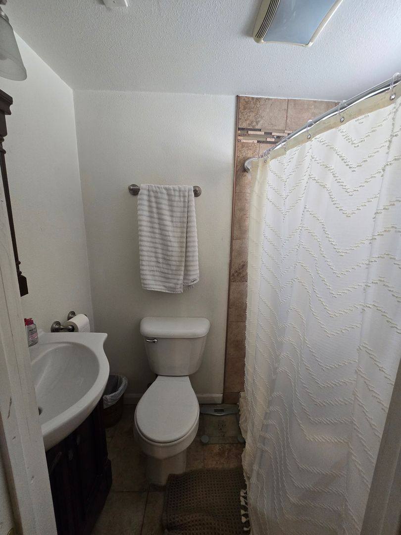 Apartment for rent at 911-915 Broadway, Boulder, CO 80302