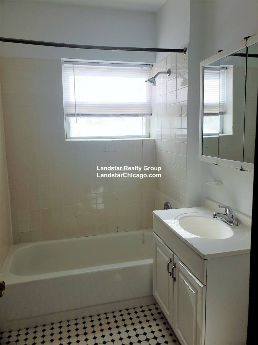 Apartment for rent at 3151 W Argyle #1N, Chicago, IL 60625