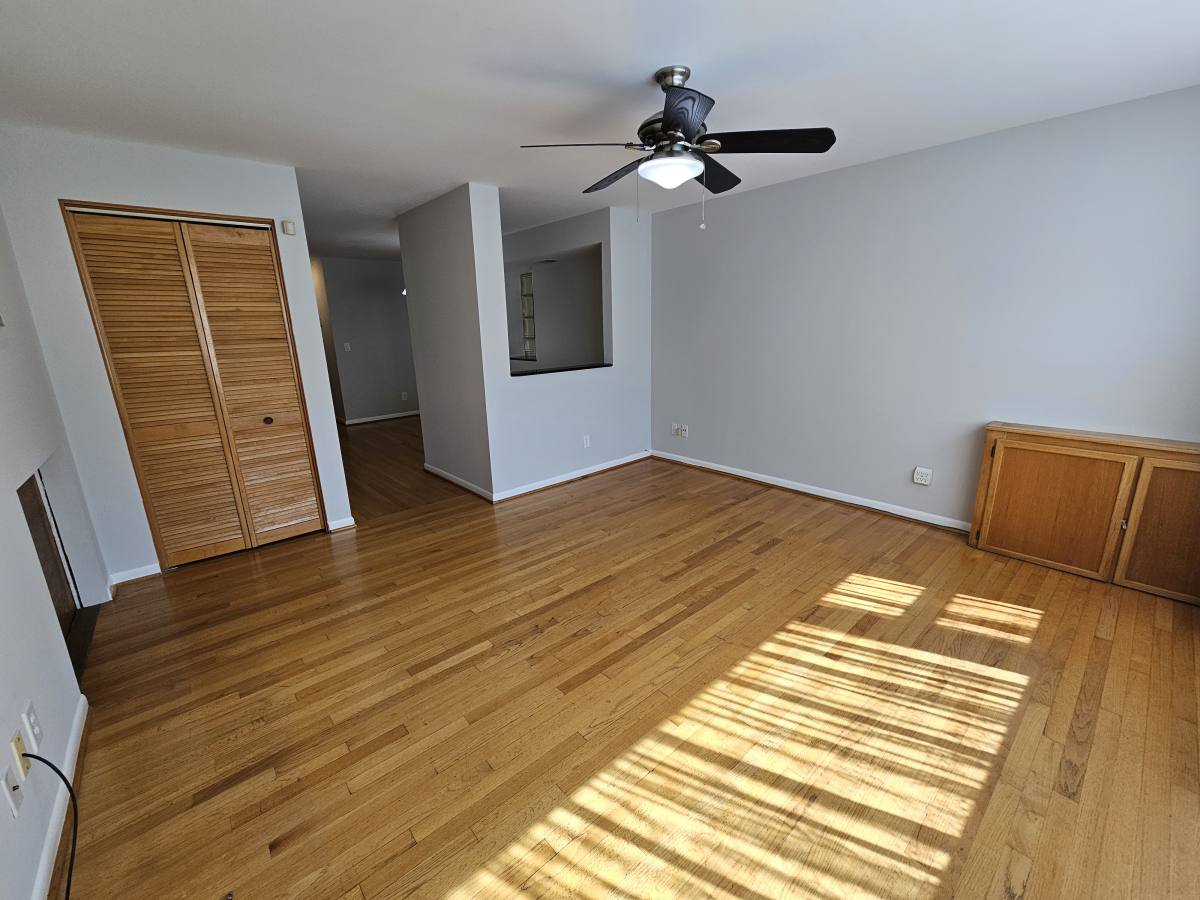 Apartment for rent at 1140 W Barry Ave #1, Chicago, IL 60657