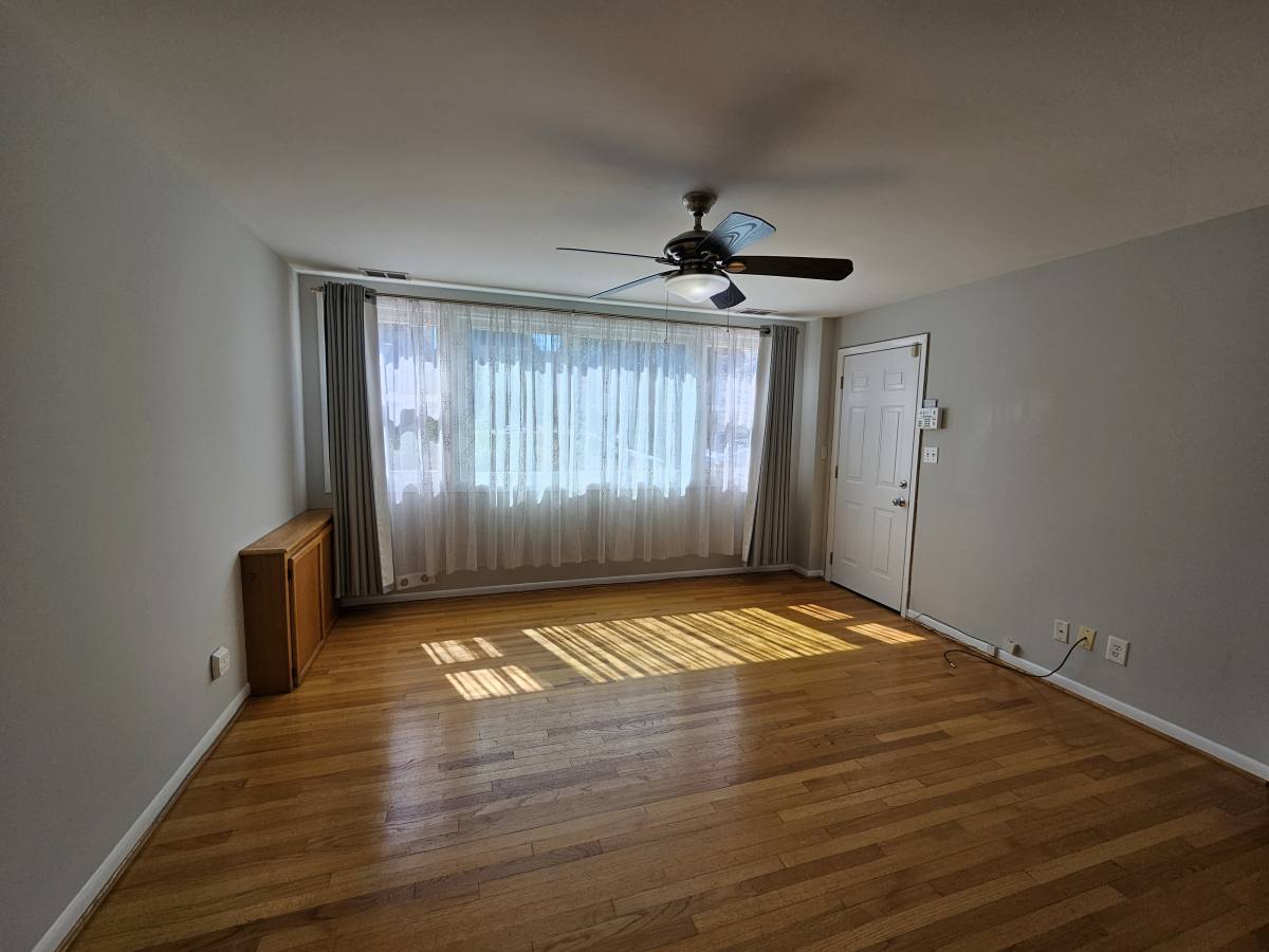 Apartment for rent at 1140 W Barry Ave #1, Chicago, IL 60657